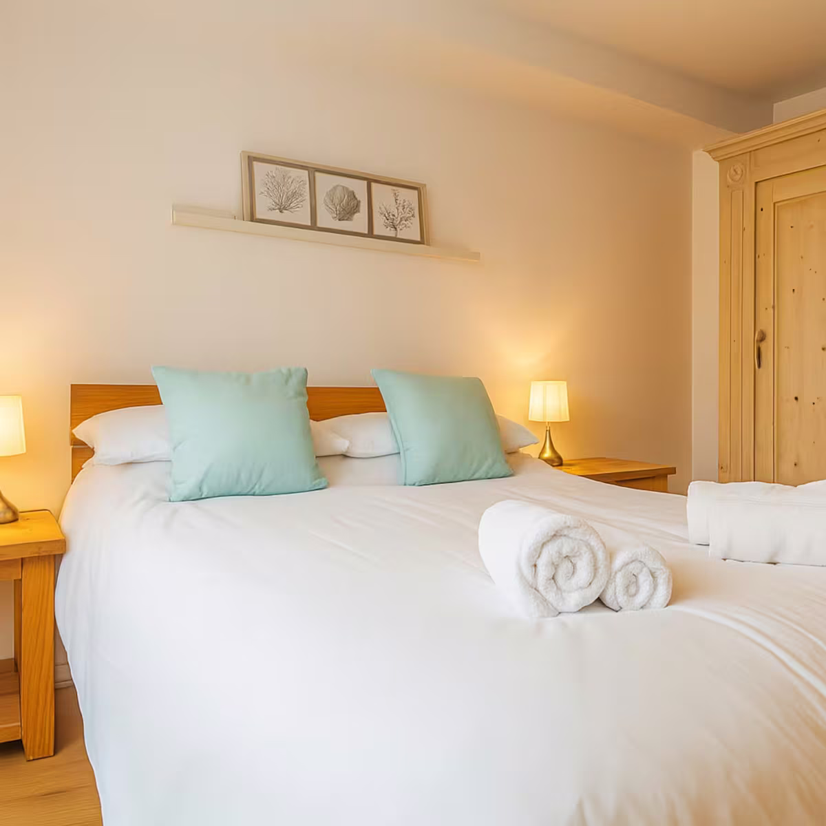 Four Degrees West – double bedroom with oak flooring and white bedding