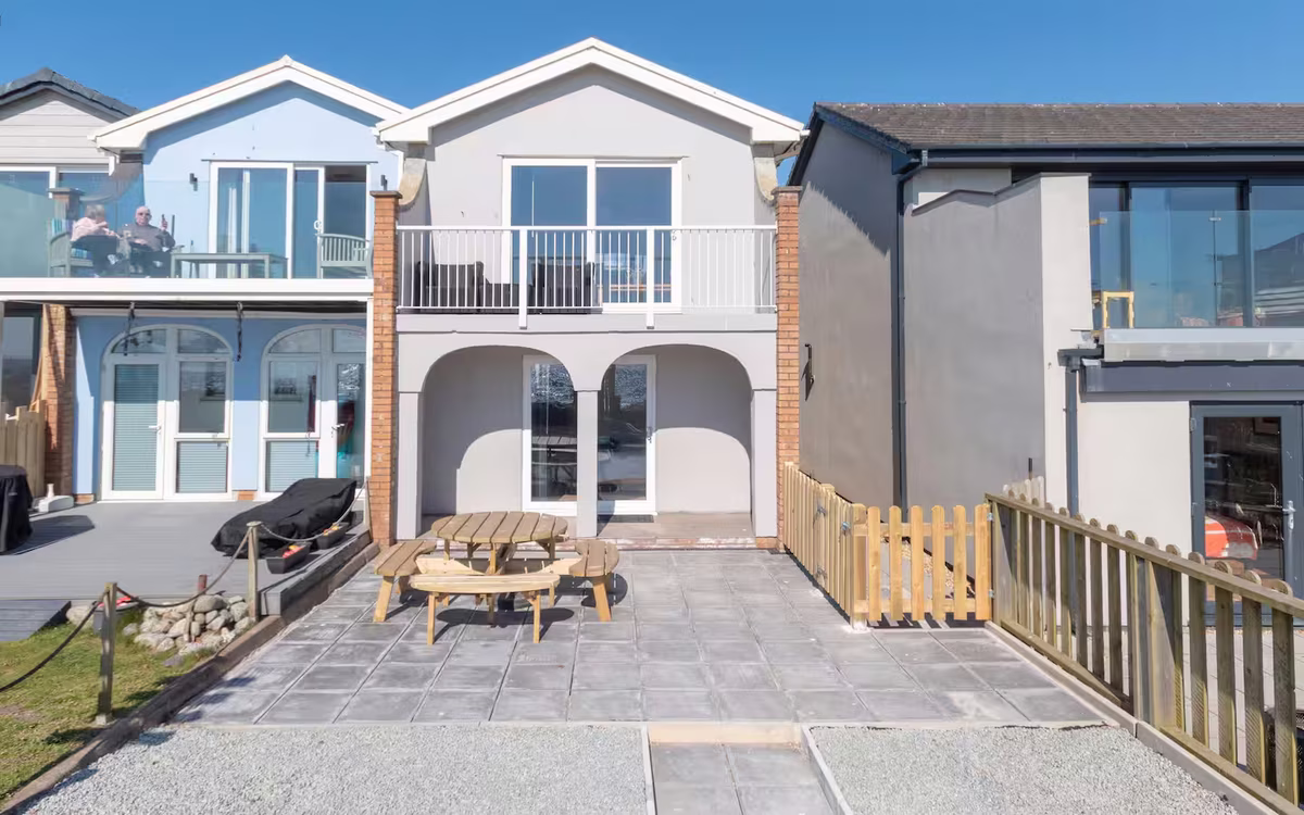 Venedotia – exterior view of the beachfront property