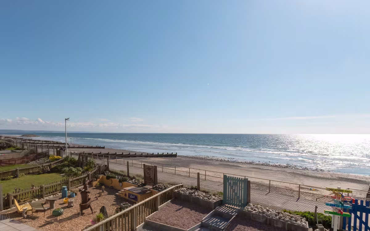 Venedotia – private balcony with Cardigan Bay sunset views